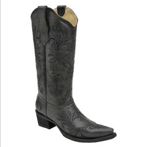 Black cowgirl boots